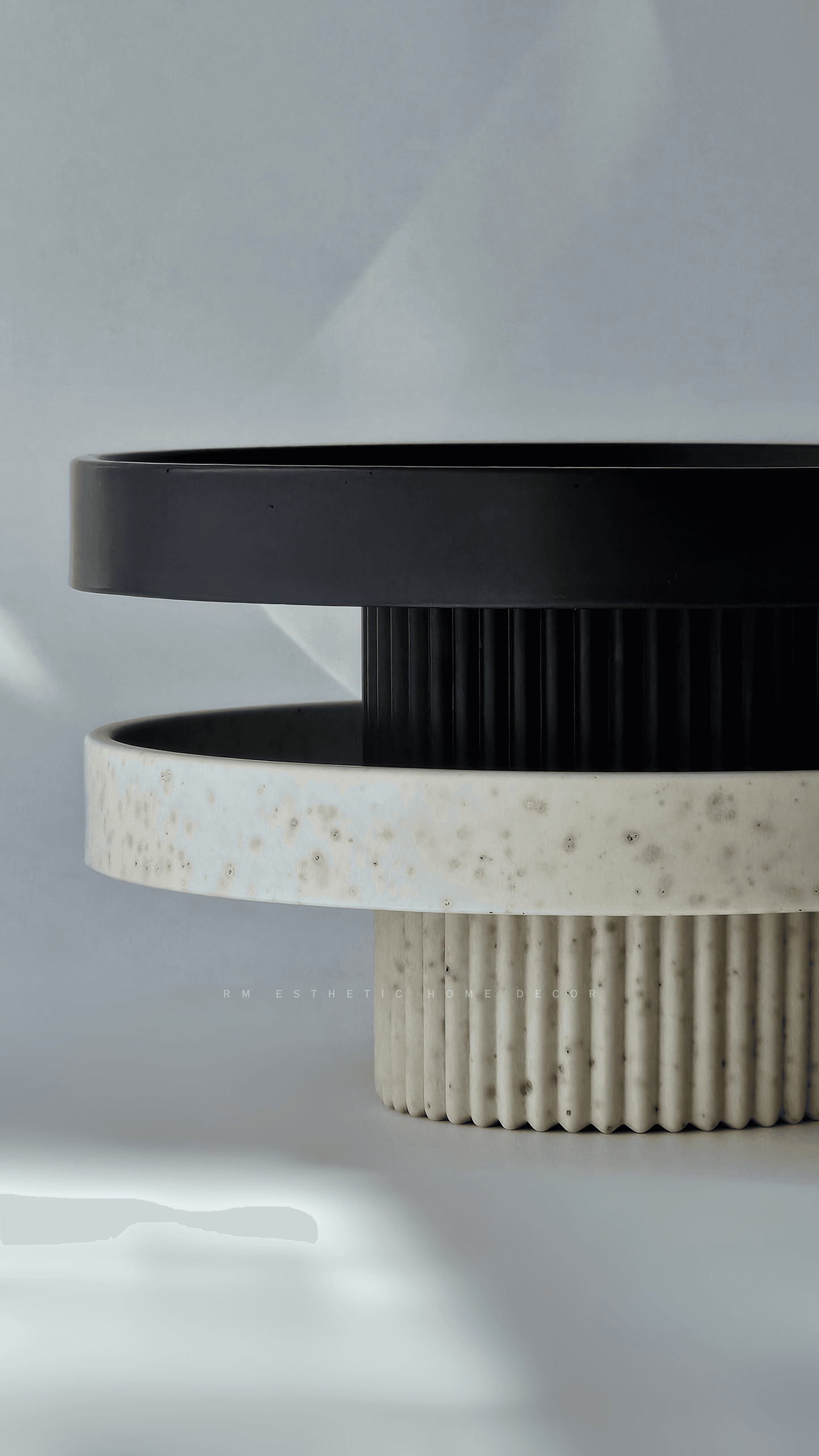 ROMA Decorative Ribbed Pedestal Tray